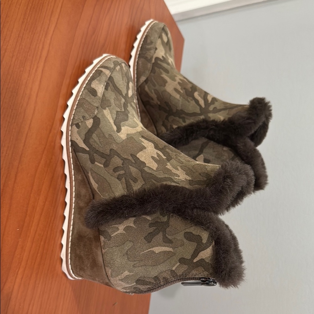 Camouflage Fur-Lined Ankle Boots